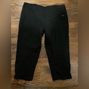 Danskin Now Active Capri Leggings (Size Medium)